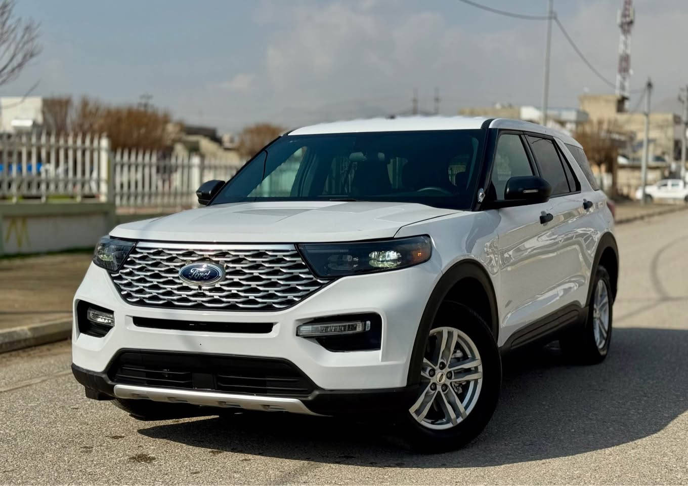 Ford Explorer V6 2023 4X4
فۆرد اکسبلورەر پۆلیسی V6 بدون تیربو 4x4 دەبل اکسل 
بێ بۆیاغ بێ پارچە گۆڕین وەک کلین وایە 
دوو جێگا PDR هەیە لەگەڵ کەمێک قەڵام کاری باقی هیچی تری نیە لە هەموو گیانی 
مەکینە و گێڕ و کارەبای هەمووی بەشەرت
مواسەفات : (پۆلیسی ئۆفیسەر) شەش پستن
کوشن کارەبا برێک بەسمە و دژە خلیسک
تەبریت دەبڵ زۆن تەبریت مەرکەزی
 کوشن جڵد و قوماش 
تەحدید سورعە شاشە کامیڕە لایت لید و عەدەسە 
چوار ویلی شەریکەی بۆ بەستراوە لۆک 
گێڕی ئۆتۆماتیک و عادی 
سێ مۆدی لێخوڕین (نۆڕمال -  سنۆ - سپۆڕت)
ئيرباگی کامل بۆ دانراوەتە بەشەرت 
تەنها سوکان و شنان تەقیوە

 تەنها ٢٥ میل ڕۆیشتوە  
 
سێ مانگ کاتی لەگەڵ کاتی نەشکاوە
بەشەرتی ڕەقەم هەولێر سلێمانی دهۆک هەڵەبجە
شوێن ڕانیە 
*********** واتساب کۆڕەک
 ***********   ئاسیا

عربي/ 
فورد اكسبلورر بوليسي 4x4 V6 
بدن تيربو بنزين عادي يشتغل نفس محرع F150 
شكل كامل بدل المتدد 

موسفات 
كاميرا شاشة كساس بريك كهربائي 
وضعيات ثلج عادي سبورت
كشنات جلد قماش كهربائي 
تبريد مركزي 
سيارة وضع بلادي ماشاءالله 
ماشية فقط ٢٥ ميل 
سيارة بدون صبغ بدون تبديل بدون دواخل 
فقط مكانين تعديل بارد 
اباك سكان برده طاك بس ترجع بلادي بشرط

فحص شمالی بشرط ترقیم 
اربیل سلیمانی دهوک 

  

واتساب ***********
 اسيا *********** رانية, السليمانية

