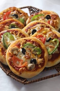 ميني بيتزا 25قطعه بسعر 10الاف للطلب والاستفسار على الرقم 07735284352يو...