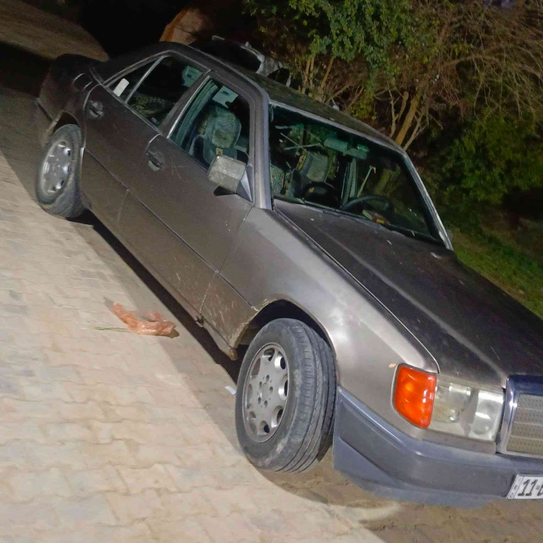 سلام عليكم للبيع مارسدس دب مديل 89 سياره جهازه مكينه او كير 3000فيفيتي جديده   سياره جهازه ترايك للبصره  السعر 50.       ***********
