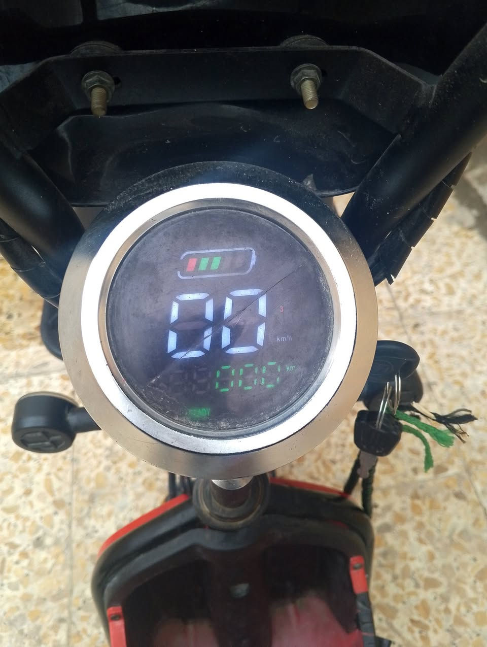 السلام عليكم دراجة شحن حجم 14نضيفة حيل كلة شغاله بس بطاريات نص عمر اشاير ليت كلة شغال السعر 180اوبيةمجال ***********
