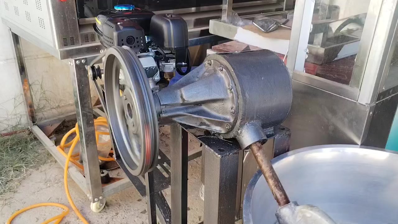 السلام عليكم ورحمة
هاي عجانة مال مطاعم حالتها جدا ممتازة

شاهد الله علية مستعملة 4 _ 5 عجنات الله يشهد والدهن شهر وحد من اشتريتها مر شهر وبدلتة والبانزين من اشتريتها لحد هسة بطلين بس

ونظيفة الجد مالتها جيس كامل

اني اشتريتها ب 500 وية الخنزيرة

شوفها انت قيمها بما يرضي الله ويرضي جميع الاطراف

فدوة لعينك لتكسر بيها تاج راسي انت ❤️

*********** رقمي
