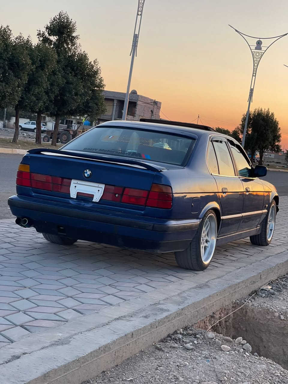 سلام عليكم للبيع بي ام موديل 91 مكينه 25كبس  گير عادي مكينه كير كفاله صدر جديد ويل Mاصلي  سيارة كلش حلوه و نضيفه السعر 45وبيها مجال كلش بسيط العنوان ديالئ بلدروز لاستفسار *********** ،،، ***********
