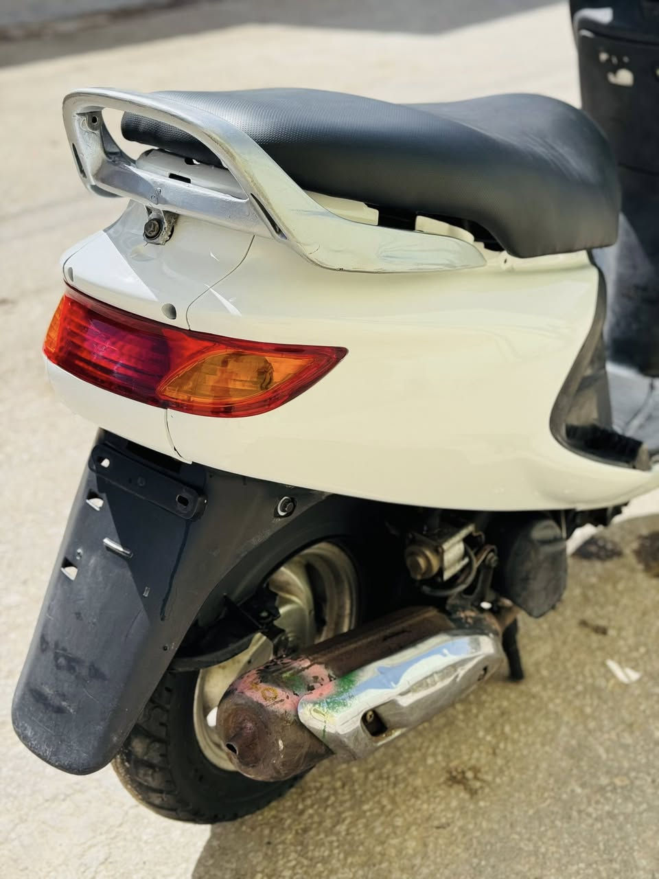 السلام عليكم دراجة فراشة مال حاوية مكفولة كفالة عامة اي مصلح جيب وياك دراجة كلشي بية شغال اي نقص مابية محرك مامفتوح السعر 550 وبية مجال لشراي يتصل مكاني نجف ***********
