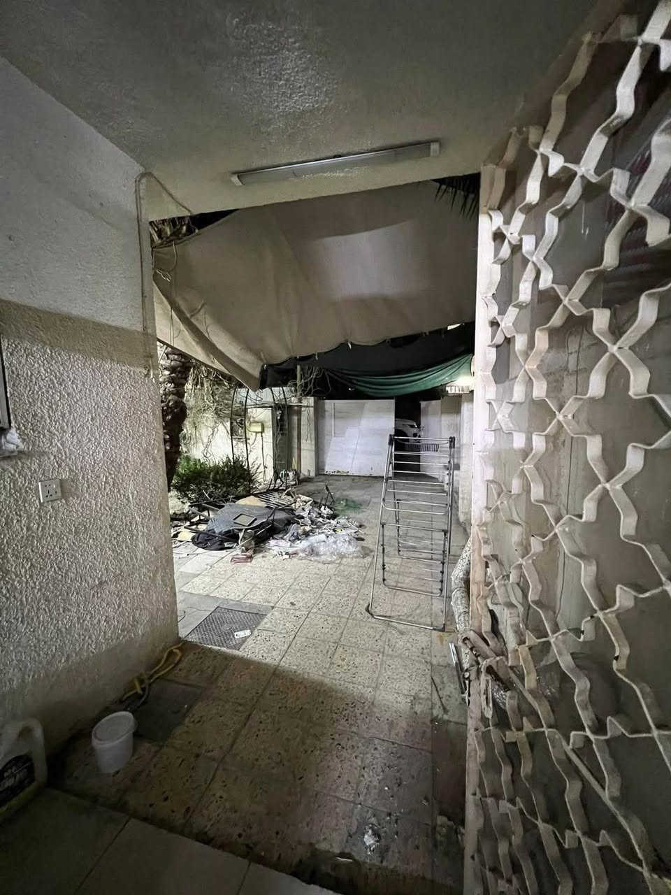 للأيجار مشتمل طابق ارضي معزول عزل تام في #السيديه 📍
مساحه 300 متر ✅

يحتوي على 2 نوم وصاله وهول حولي ومطبخ وخدمات عدد 3
وحديقه كبيره وكراج كبير ايضا *️⃣

الموقع السيديه الضباط 📍

الأيجار 900 الف قفل 🔒 
_______________________________________
للأستفسار اكثر تفضلو بزياره مكتب الطائي للعقار 💎
السيديه شارع المركز عماره شركه السراب للمطابخ ✔️

او الأستفسار ع الارقام ادناه 📞↘️↘️ (متوفر واتساب )📌🔛
***********
