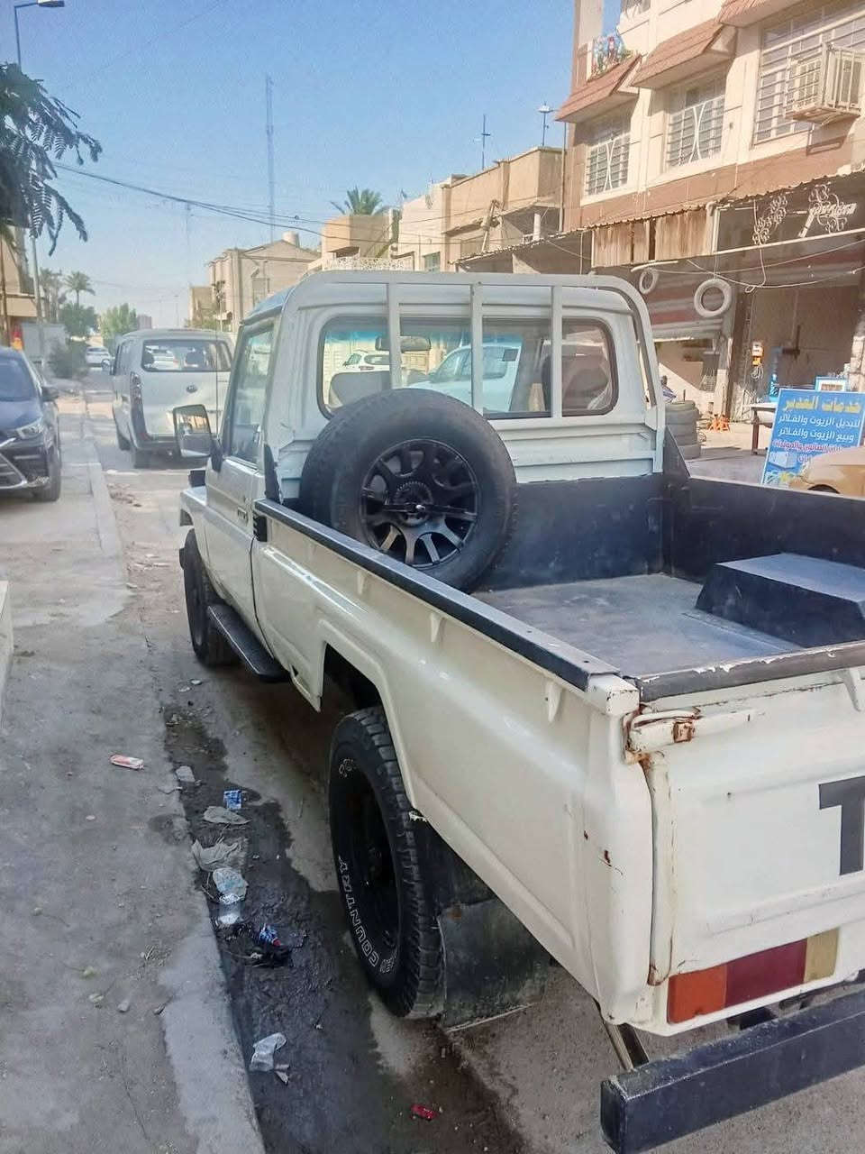 لاند كروز مديل 1991 
محرك 3F 
كير 4 ويا البك 5 
بسمي رقم بغداد تحويل ثاني يوم
سنويه تنتهي 2029 
السياره معمره كلها شغاله 
الفور ويل شغال 
العنوان بغداد الغدير *********** واتس 
تخم تاير جبلي 
السعر 68 ورقه
