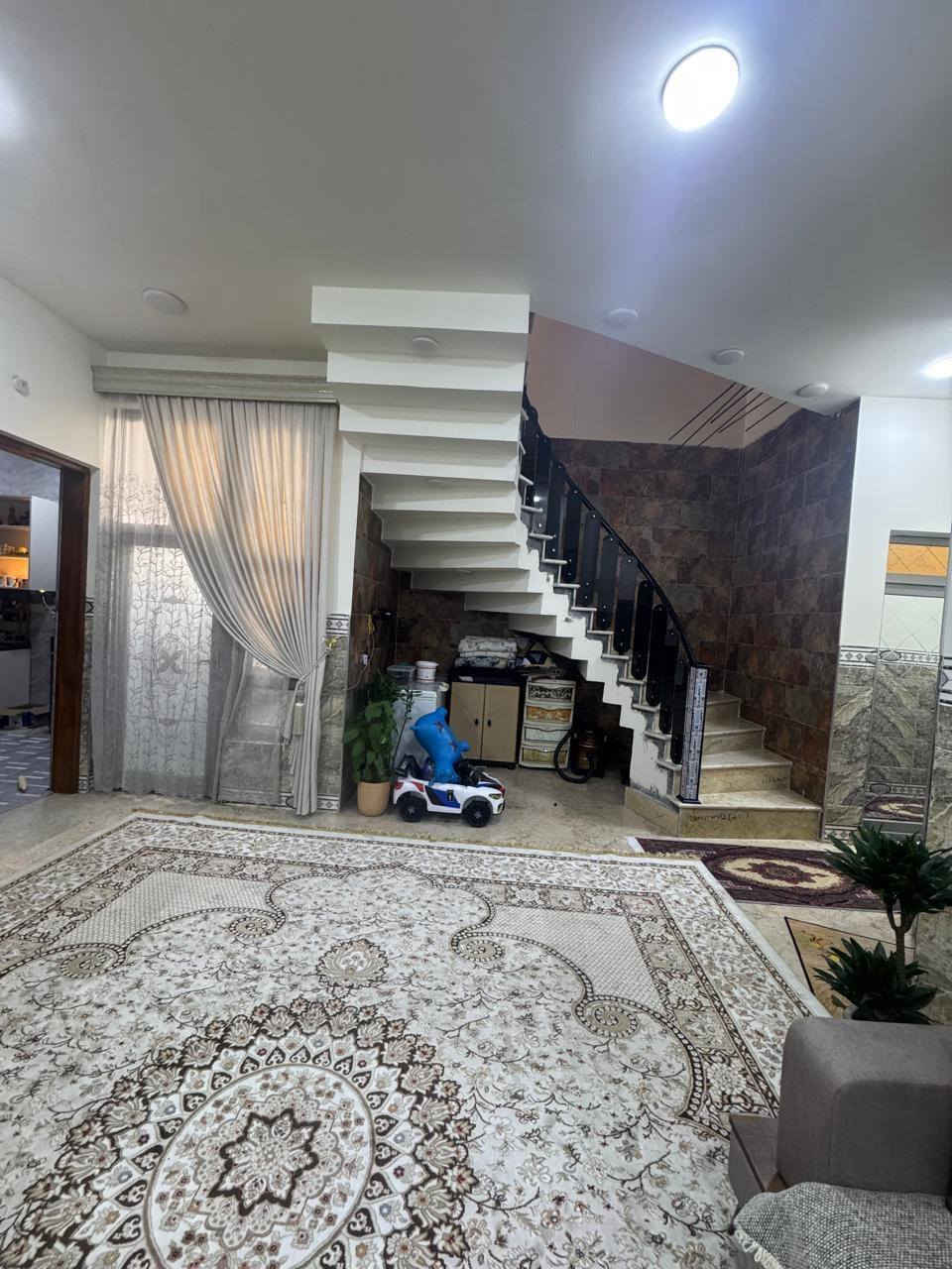 🚨 بيع سريع ومستعجل 🚨
🏡 بيت للبيع في الفلوجة – منطقة 24 حي الأمين 
📍 بالقرب من شارع 60 وبالقرب من مطعم زارزور الجديد ومجاور مدرسة نبض الحياة ومعهد الفنون المسائي 

✅ طابو صرف
✅ بناء طابوق
✅ طابق واحد
✅ الأرضية مرمر

🔹 يتكون من:
 • غرفة نوم
 • صالة
 • مطبخ
 • استقبال
 • حمام
مساحه البيت ١٥٠ متر /واجه ٧ونص ونزال ٢٠ متر 
شارع 10 متر 
💰 السعر مناسب جدا جدا : 120 مليون فقط (قابل للتفاوض بالمعقول)

📞 للحجز والاستفسار التواصل خاص أو الاتصال على الارقام التاليه 
/***********
***********
