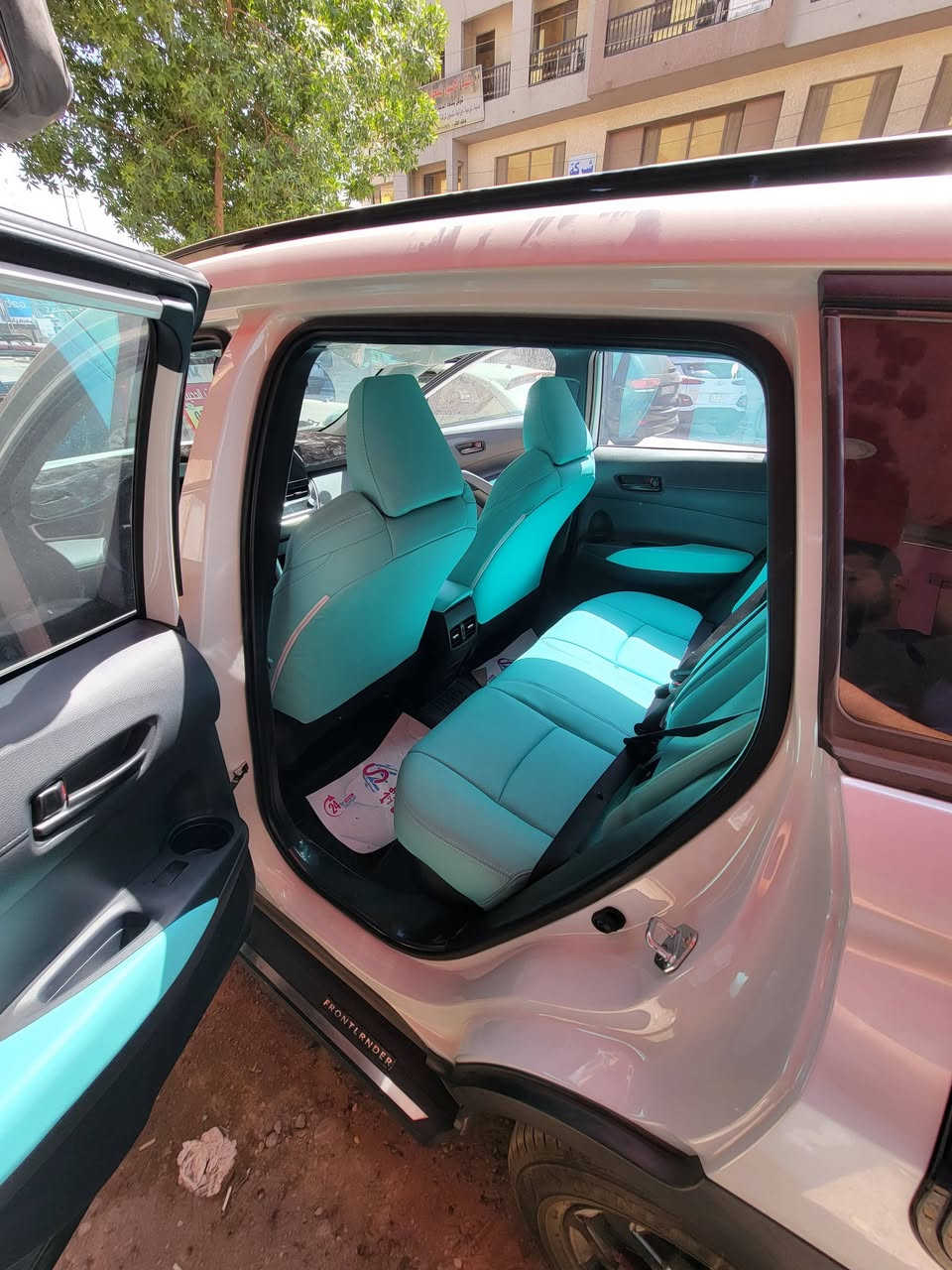 سلام عليكم 
تغليف كشنات سياره كورلا اكروز علبلاد بأجود انواع الجلود🇯🇵 🪡
العنوان: كراده شارع الاورزدي 
☎️*********** -/-***********
