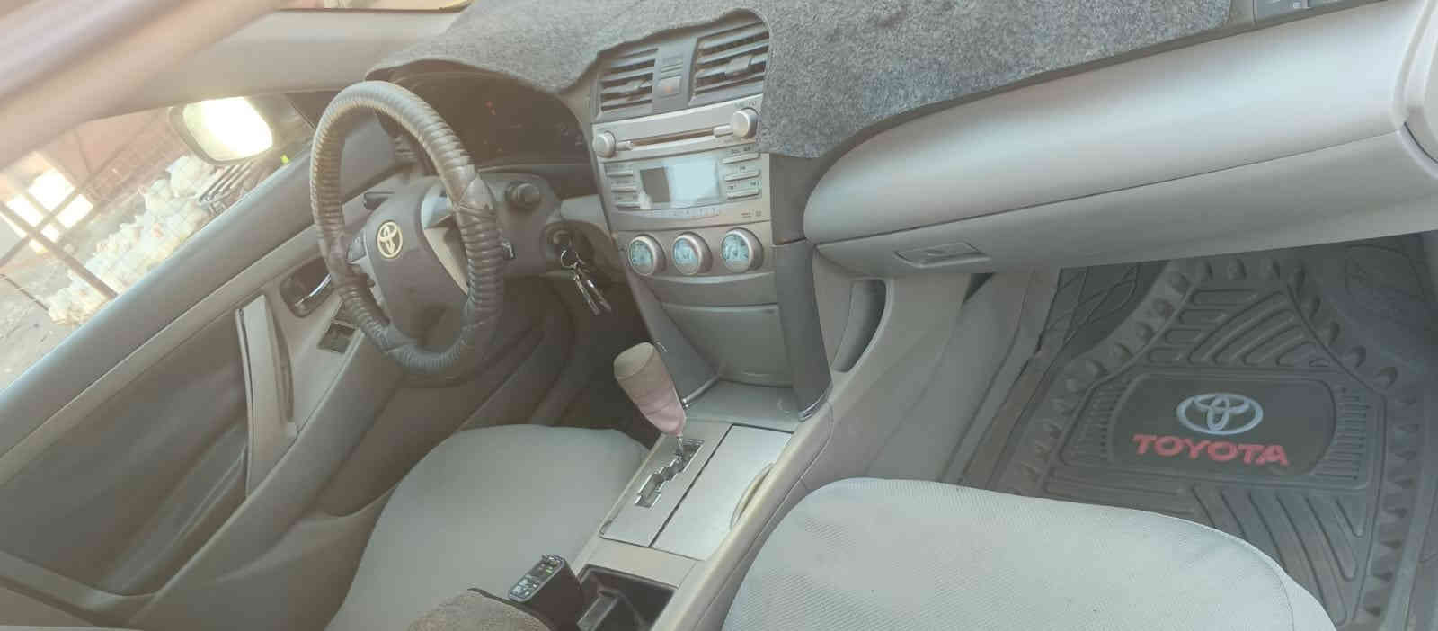 اسلام عليكم
كامري 2007 وارد امريكي 
تخم تاير جديد باتري جديد 
كهربائياته شغاله 
السعر 68 وبيه مجال 
مصفره من  هيئة وغرامات
سنويه بسمي شرط التحويل 
الهزه والسنويه لل2029 شهر 12
للستفسار اتصل على الرقم او الوتساب ***********
مكاني حي الجهاد
