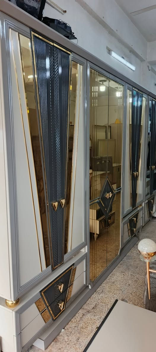 من معرض فهودي الدليمي غرفه تركي ماركة تتكون من 11 قطع تخت مخزن صبغ حراري النضافه 100%100 معا الشد والنقل مجاني العنوان موصل سايدين القادسية الثانية قرب جامع علي بن أبي طالب معرض فهودي الدليمي للستفسار موبايل *********** اسيا ***********
