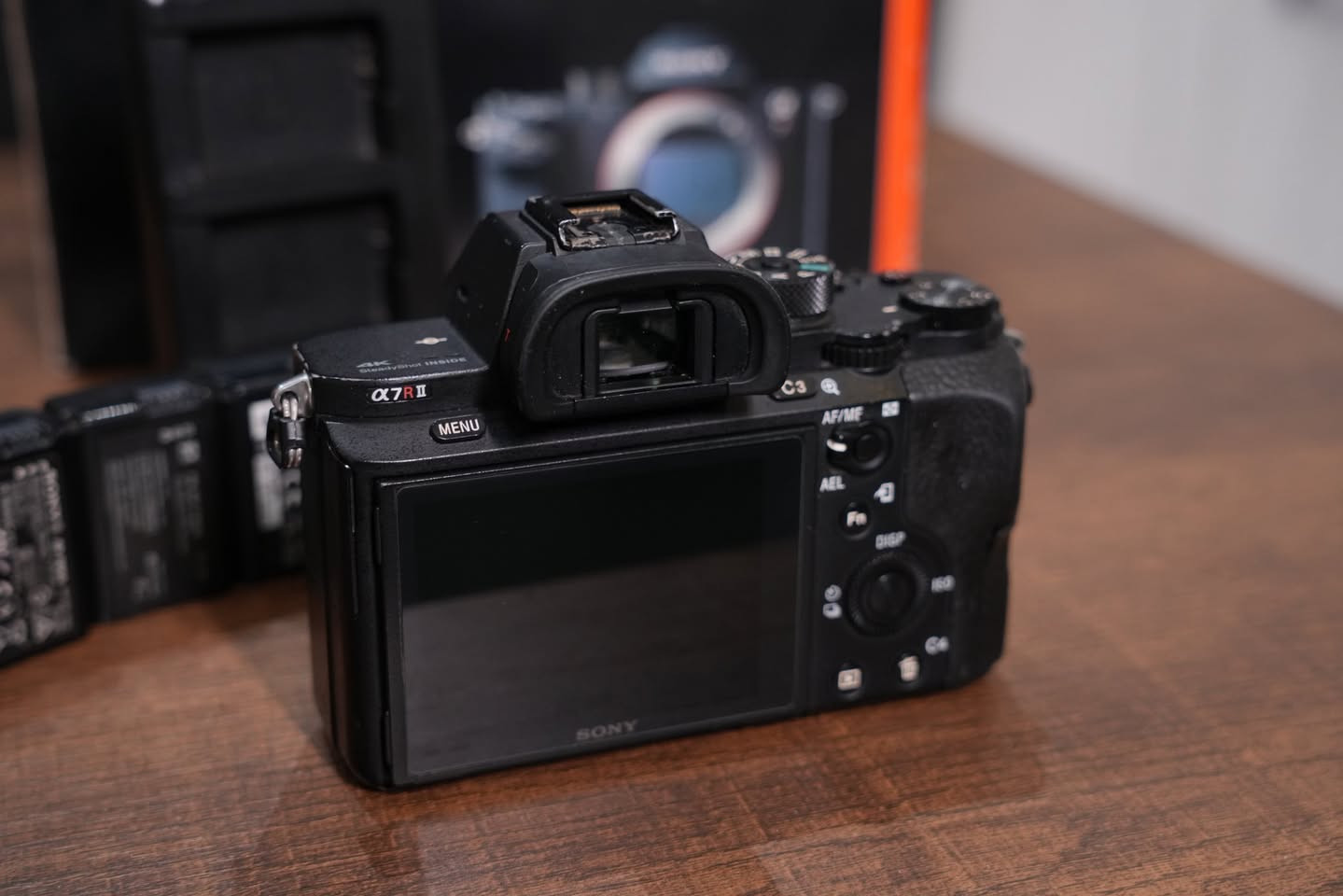 Sony A7 r m2
للبيع 
وياها ٦ بطاريات و كارتون مالتها 
و شاحنة 

و شتر ٣٣ k 

900$ و مجال شوي 

***********
