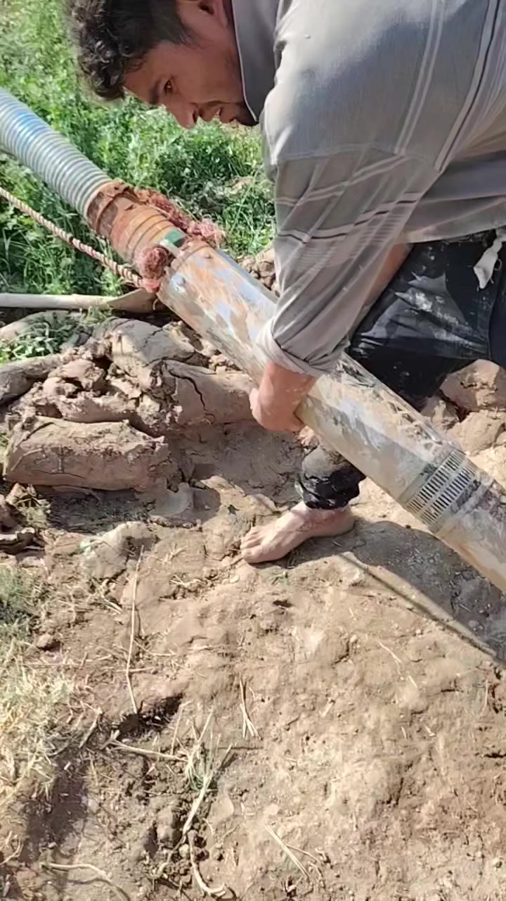 حفر الآبار وتعبيرات الشوارع *********** وحفر المنهولات وحفر الآبار المنزليه مناسب
