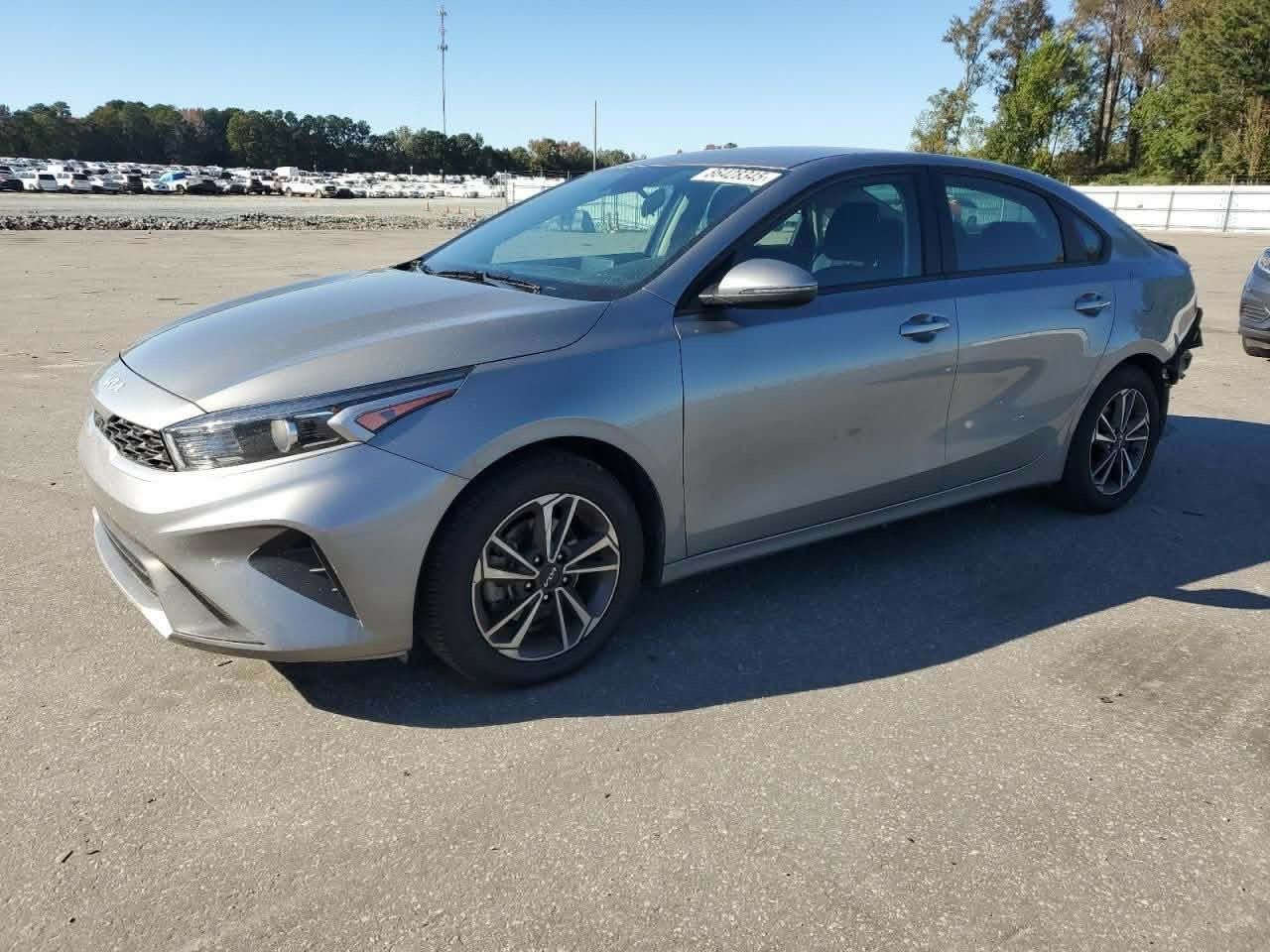 السلام عليكم
سياره فورتي 
موديل 2024
ف LX معروفه مواصفاتها فول 
حادثه واضح بصور
السياره مشحونة لعمان 
موعد وصولها 50يوم 
كاصها من شركه نجوم العالم بغداد 
منصور قرب البرج
السعر 90ورقه 
من عدا نقل أمريكا مطروحة بعمان ***********
***********
