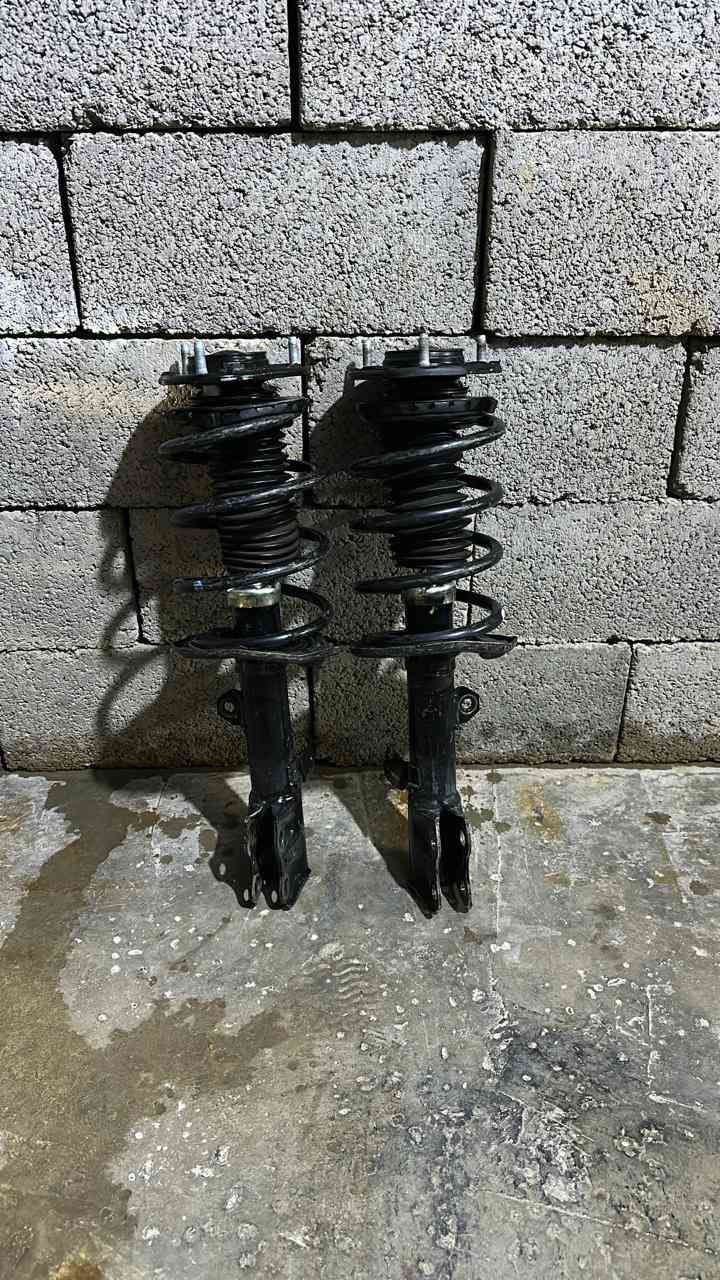 السلام عليكم تخم تاير وويل حجم ١٦ تايرات جدد صار شهر من شادهن وزوج دبلات امامي مال كورلا ١٩ كاملات السعر ٣٥٠ وبيهن مجال 
***********
