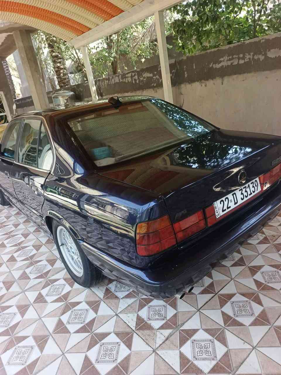 سلام عليكم من رخصة الكروب بي ام 525 موديل 90مسكر سيارة نضيفه تبريد خير من الله تخم تاير ويل خليه مصبوغة جماليه بدون ضربه معروظه 50 وبيهه مجال تحويل مباشر      ***********
