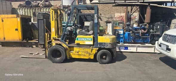 شوكية كوماتسوا مكينة كوماتسوا 3 طن ثلاث حركات مكينة نظيفة بدون أوراق مكاني محافظة البصرة صناعية حمدان 
للاتصال ***********
السعر المطلوب 40$ ورقة وقابل للتفاوض
