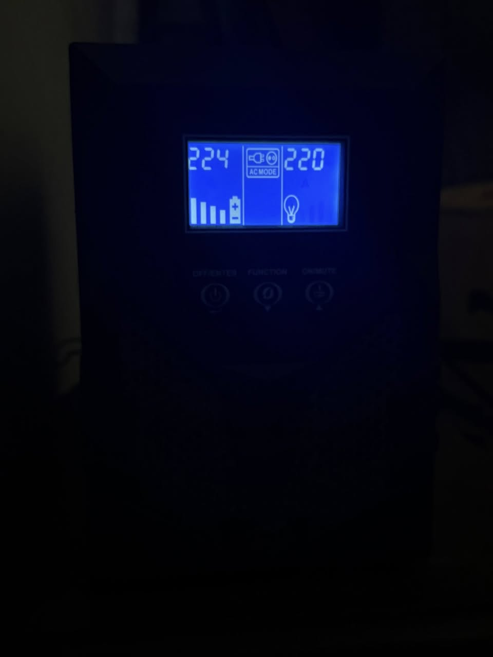 سلام عليكم بلي 5 برو للبيع مستخدم تقريبا سبوعين شخط مابي ضمان ويا يدات ثنين ويوبي اس من احسن الانواع السعر مليون وميه مكاني بغداد حي العدل ***********
