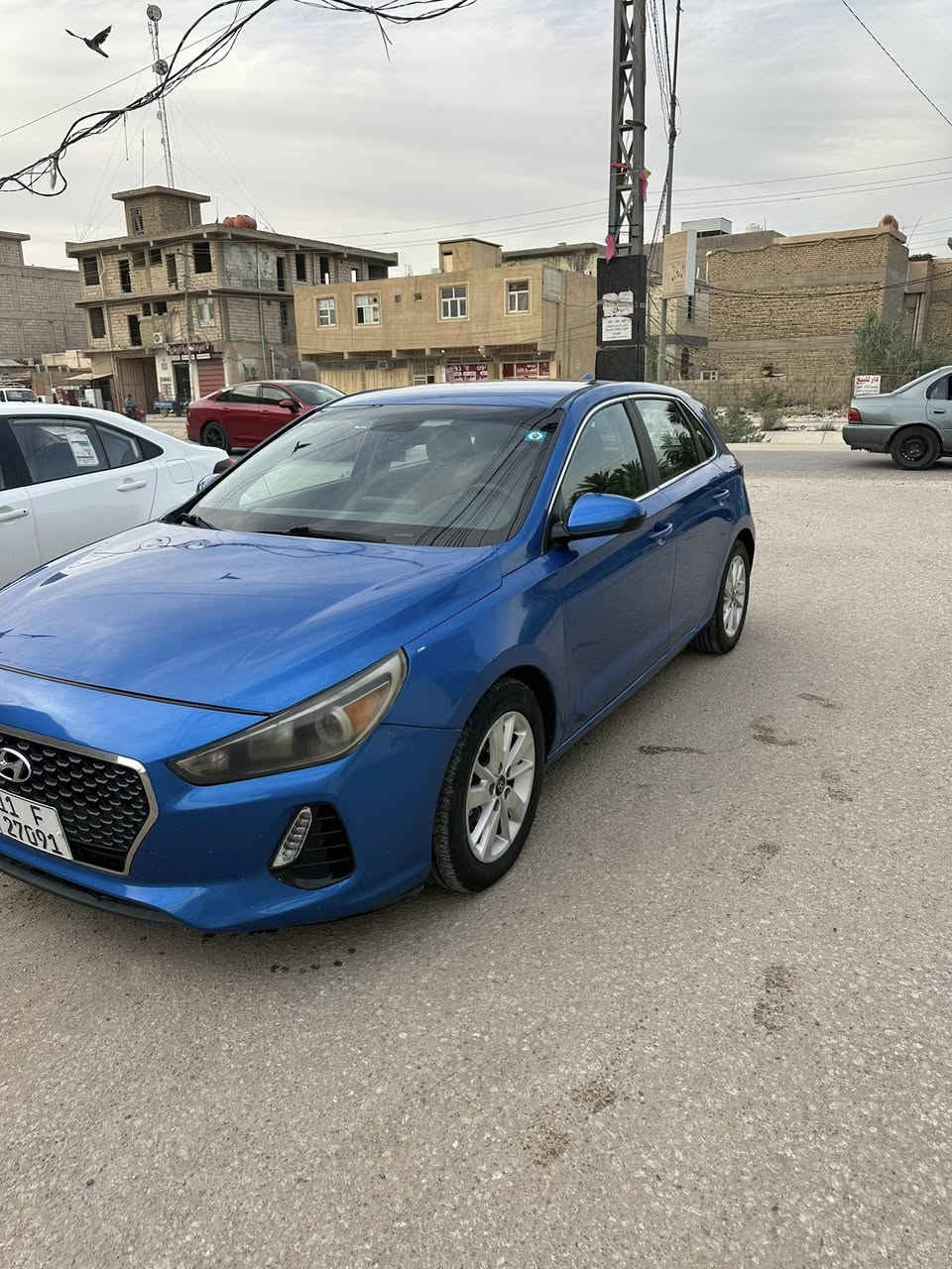 #هيونداي_النترا_GT_2018_للبيع 🔥
السيارة بنظافة ممتازة وجاهزة للاستخدام، بمواصفات مميزة ومحرك مصان حديثاً.
📌 المواصفات:
 الموديل: هيونداي النترا GT (موديل 2018).
 المحرك: 2000\text{ cc} بنظام GDI (المكينة كانت تنقص دهن وتم تجديدها "عمرة كاملة" بالكامل، حالياً قطرة نقص ماكو ولا دوانز، رجعت جديدة بحالة الوكالة وبكفالة).
 ناقل الحركة (الكير): أوتوماتيك (AT) من 6 سرعات (مكفول).
 أنظمة القيادة: يحتوي على نظام سبورت (Sport Mode).
 المواصفات الداخلية والتقنية:
 مواصفات نص فول (بدون فتحة).
 شاشة تدعم نظام كار بلاي (CarPlay).
 تحكمات استيرن كاملة.
 كاميرا خلفية دوارة عالية الدقة.
 داشكام (Dashcam) مدمجة لتسجيل الرحلات.
 ويل كب بلادي مميز.
📌 حالة البودي والضرر (بكل أمانة):
 حادث أمريكا: سرقة فقط (بدون أي صدمات).
 حادث العراق: ضربة في الباب الخلفي والجاملغ الخلفي (جهة عكس السائق) ومصبوغين.
 الباب اللي بصف السائق (كلير فقط).
 الجاملغ (جهة عكس السائق) مصبوغ ملاون فقط (بدون تصليح وبدون فك برغي).
💵 السعر المطلوب: 110 ورقة (11,000$) وبيها مجال للشراي الطيب.
📍 المكان: كربلاء المقدسة.
📞 للاستفسار والاتصال بالمالك مباشرة: ***********

#سيارات_للبيع #النترا_GT #هيونداي #كربلاء #سيارات_العراق #النترا2018 #سوق_السيارات #سيارات_امريكي #للبيع_في_كربلاء #النترا_العراق #ElantraGT
