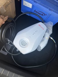 شاحنه اصلي مال وكاله شحن سريع تجي ويا سياره وياه كرتات ثنين   للبيع سع...