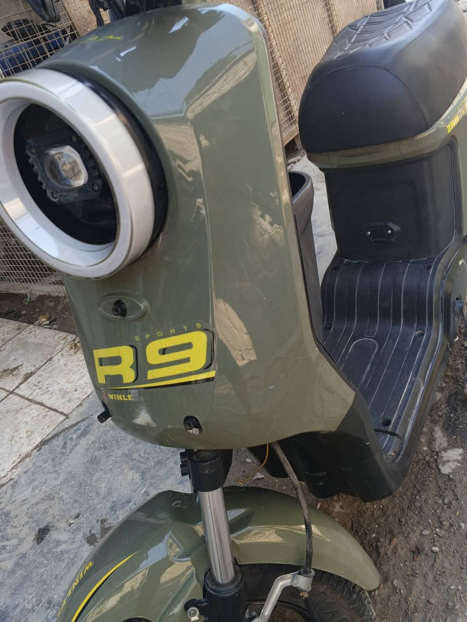 سلام عليكم 
R9 2025
للبيع بطاريات جدد قبل سبوع شديتهن كبار 32 امبير يمشنك 50 كيلو بشحنه الوحده
اشاير لايت عالي ناصي دبل اشاره كلشي شغال هورن 
شاشه وكشف الاعطال شغال 
نظام P R شتريد كامل مكمل 
دبلاته حلوه
فقط فطور بالكفر الامامي وما مأثره بشي تكدر تسويهن
بصمه وسويج
سرعته الحقيقه 75
السعر 370 وبيها مجال بسيط حك جيتك
مكاني بغداد العلاوي
***********

