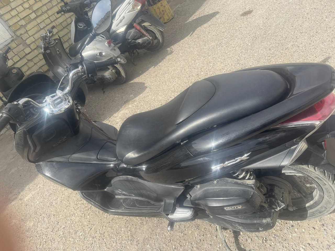 دراجة pcx ٢٠١٦ محرك ١٥٠ جيده السعر ١٣ ورقه العنوان بغداد مدينة الصدر / ***********
