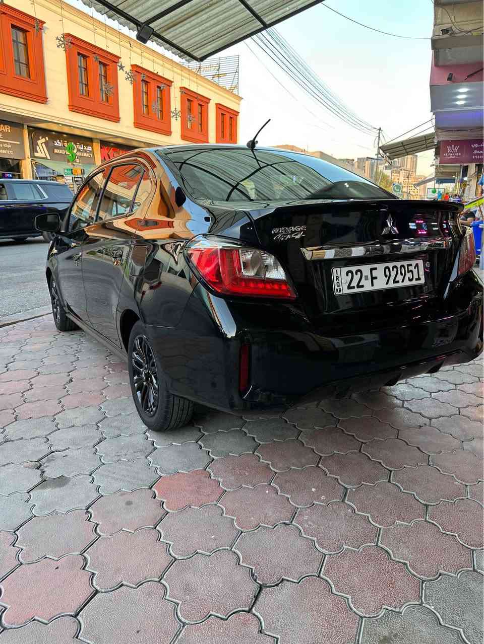 شاشة وكامرة 
كار بلي 
تحكم سكان 
كروز سرعة 
لايتات وبك لايت ليد 
مانع تزحلق 
ويل كب بلاد اسود 
بلاجكتر بلادي 
تبريد شاشة
سعر السياره 98 وبيها مجال بسيط

السيارة موديل 2022 بلاك ادشن بلادي بدون صبغ فقط مكان بارد وبيها حالوب
مكان السياره اربيل عينكاوه
***********
*********** أربيل, العراق
