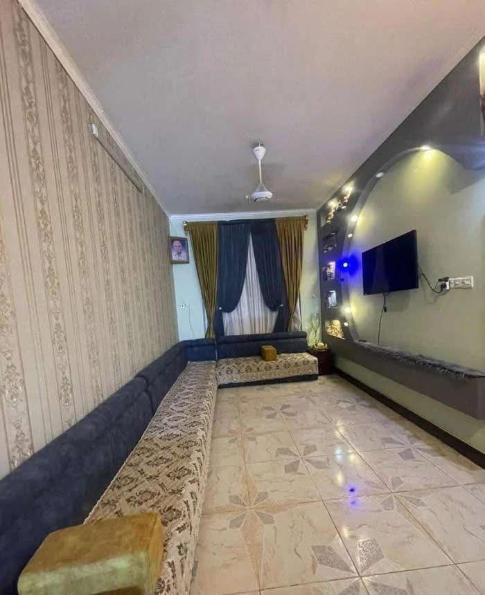 التنومة /حي الجامعة/ الشارع الي بصف شارع المشروع/ مسافة 10 بيوت عن الشارع العام
طابو ملك صرف
200متر
بناء 2010
ترميم سنة2021
طابقين
الطابق الاول استقبال ومطبخ وغرفة وصالة ومجموعة صحية
الطابق الثاني 3 غرف وصالة ومجموعة صحية
البيت بي مخزن كبير جداً
***********
