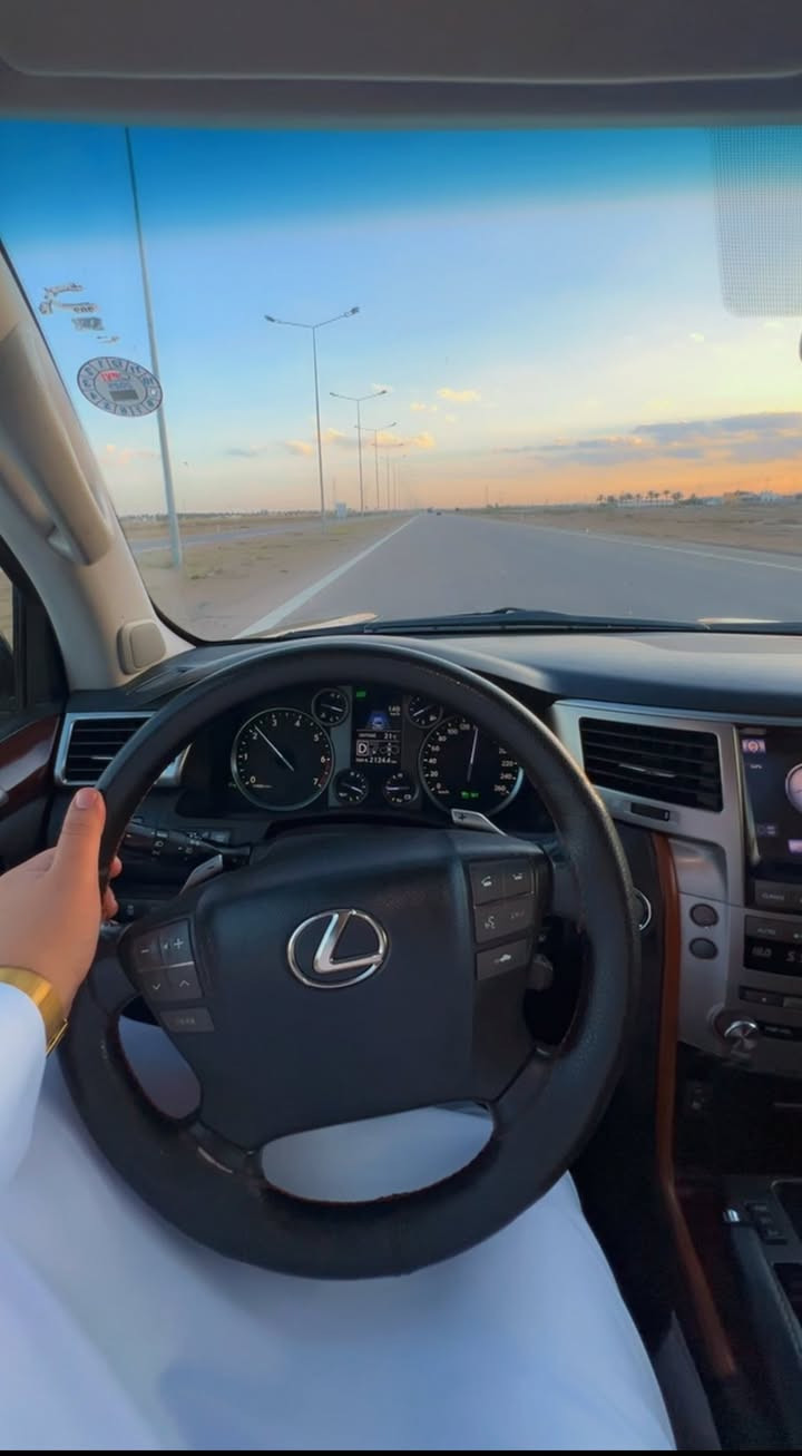 السلام عليكم 
للبيع او مراوس بتاهو ٢١ فما فوق لكزس 2013 بريم 
سياره جديده مكفوله عده بارد بسيط 
داخل قرميدي فول مواصفات 
السعر ٣٥٥ مجال بسيط 
مكانها الانبار فلوجه 
***********
