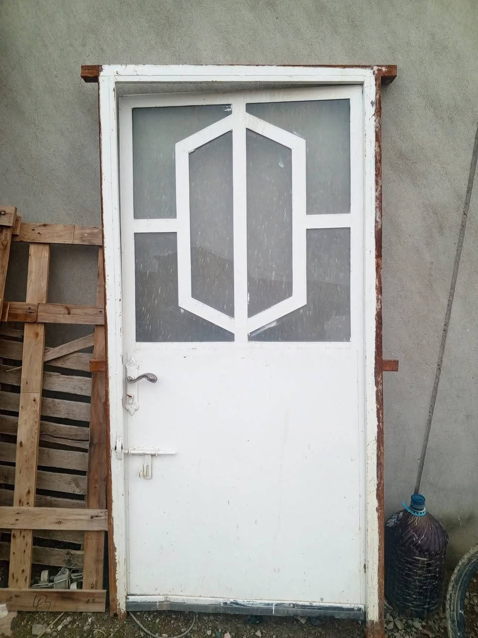 سلام عليكم
عندي باب حوش 120الف وبي مجال 
وباب مطبخ حديد 70الف وبي مجال 
رقم الهاتف ***********خابرني
