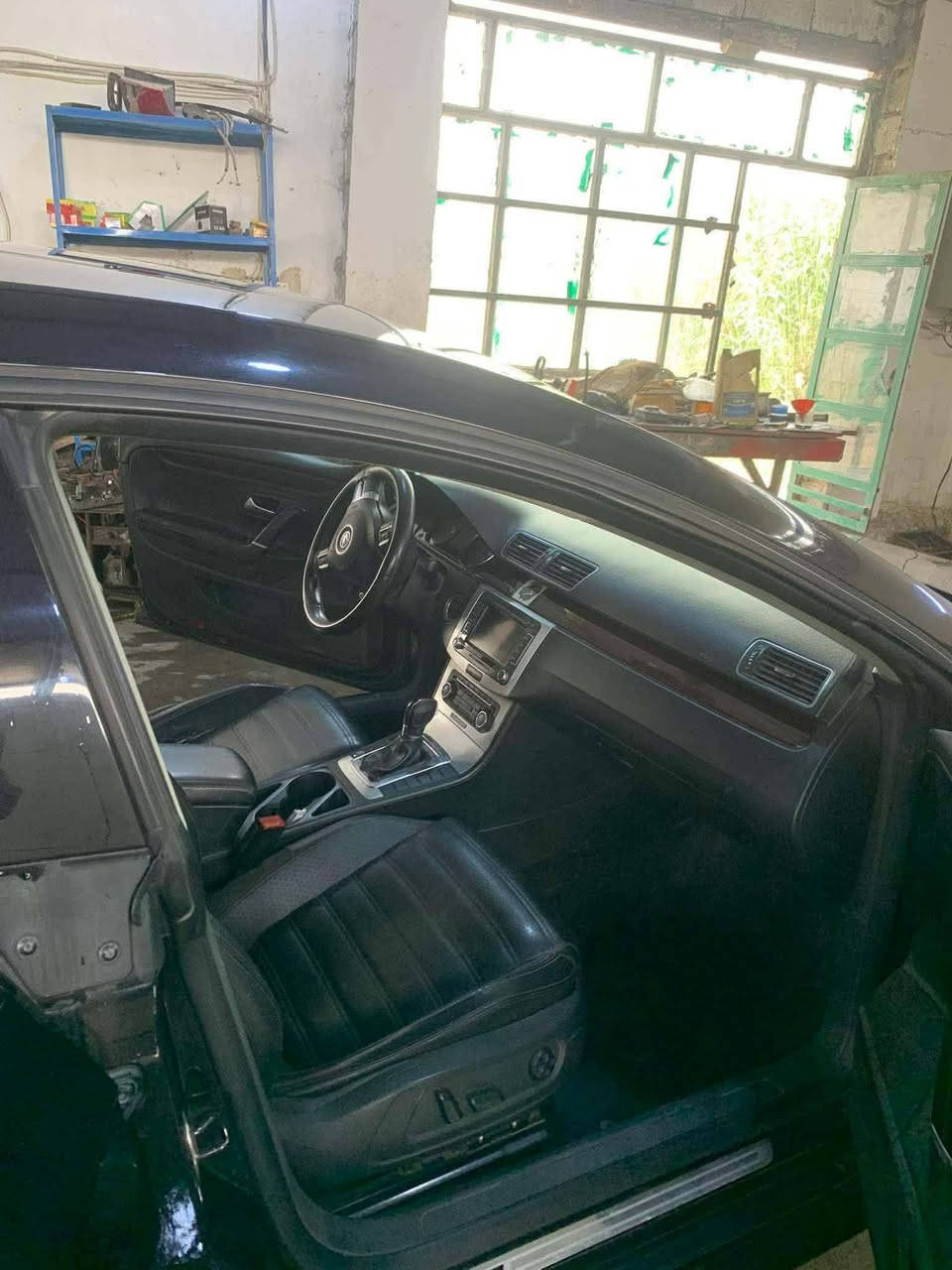 للبيع
السلام عليكم 
شباب سياره فولكس واكن موديل 12 باسات  محرك. وصدر وتايرات وكهربائيات فول 
تدفئه نار تبرد ثلج تبريد مركزي
 محرك 200 تيربو 
عندي بيها مشكله بلكير فجاأة وكف ميحرك سياره ينمر بلدشبول بس السياره واكفه متتحرك للعلم هاي الحاله صارت فجاأة بدون سابق انذار ابيع ع هيج وضعيه 

ملاحضه /سنويه ساقطه 
عليها غرامات975 الف مطلوبه

السعر المطلوب 65 ورقه هيه وغراماتها وقابل للتفاوض للتواصل مراسله او الاتصال ***********
سونارها موجود بالتعاليق
