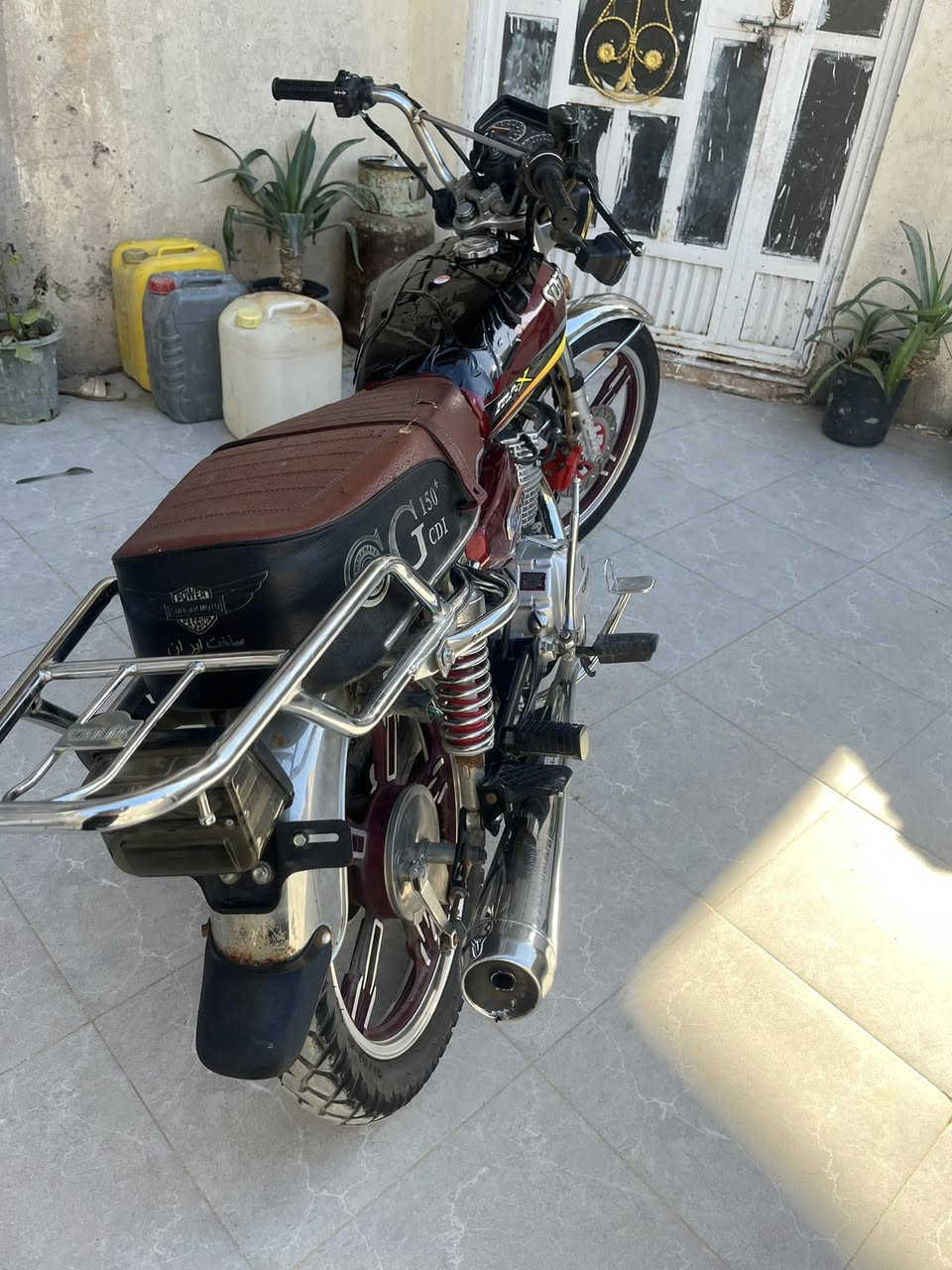 السلام عليكم سيفان 23 للبيع أوراق بيها السعر 550 وبيه مجال المكان ديالى بعقوبه ***********
