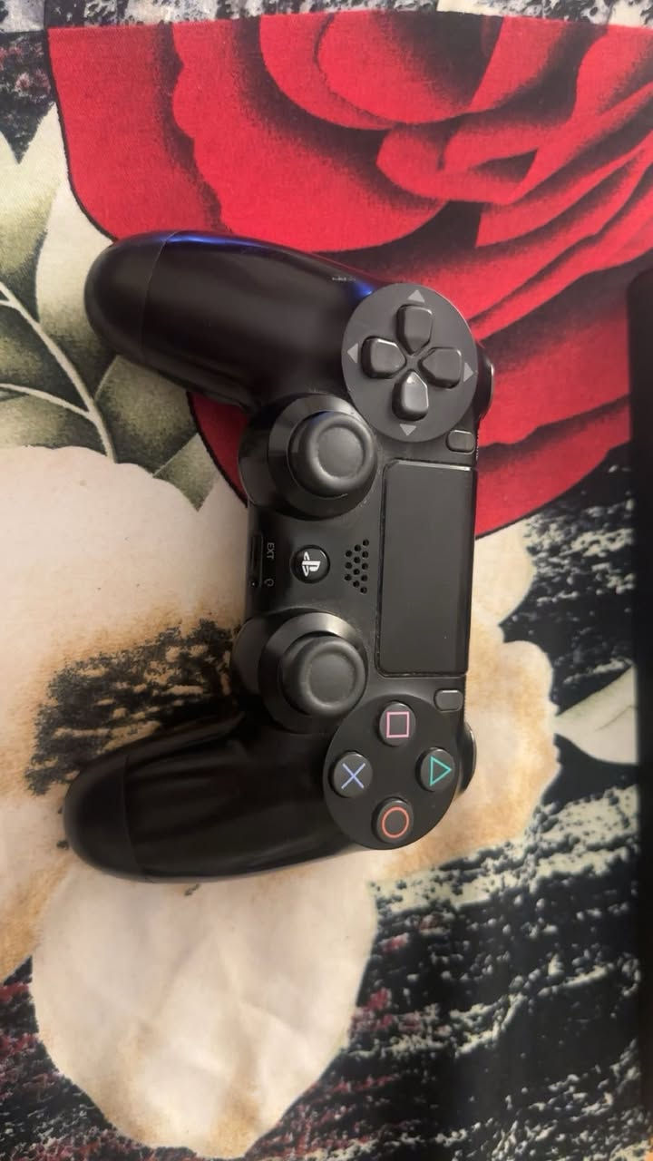 بلي فور سلم للبيع
جهاز مستخدم نضافته عاليه ويا اليده الاصليه SONY + قرص وملحقاته كامله شاحنه اصليه منفذHd الاصلي جهاز  نضيف واستعماله قليل السعر 250 بي مجال بسيط 

للاستفسار ***********
