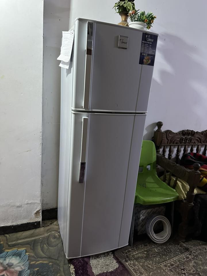 السلام عليكم : ثلاجه جديده مستخدمه فترة اشهر كلش نضيفه والسعر 400 الف : ***********
