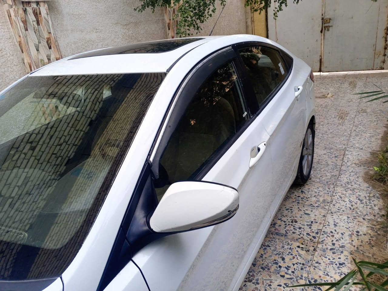 للبيع هونداي أكسنت2012 خليجي 
فتحة سقف 
رقم بغداد الدولي الجديد 
محرك 1600 مكفوول 
صدر نظيف جداً 
تخم تاير نظيف  
تبريد ممتاز 
تدفئه ممتازه 
داخل نظيف جداً دوشمة كشنات
تحكم ستيرن 
سياره جاهزه ونظيفه مابيه كل نقص ابد

السعر 94 ورقه وبيه مجال بسيط 
مكاني بغداد 
للاستفار اتصل ***********
