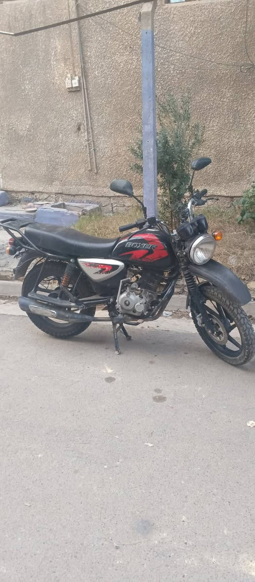 بوكسر 21 مامرقمه رايدها ب #مليون وبيها مجال
مكينتها لا بيها نضوح ولا مفتوحه ابد ( مامجفته ) 
شادلها تاير خلفي و ويل خلفي و باتري جدد 
موجود على واتس 
***********
