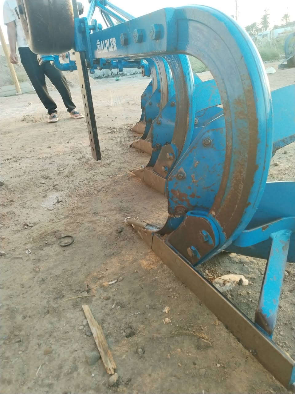 السلام عليكم 
للبيع فدان تركي البير حجم 8  رباعي 
العنوان واسط النعمانيه ***********
***********
