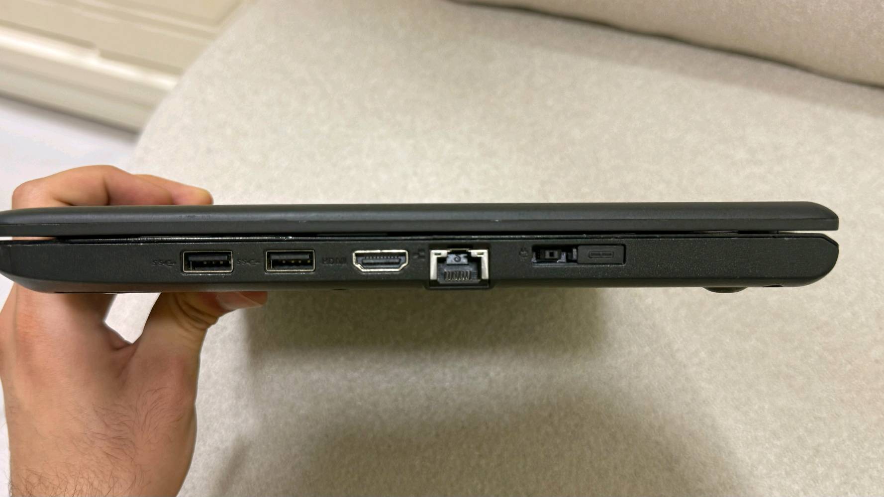 💻 للبيع لابتوب Lenovo ThinkPad (حالة جيدة جداً)

🔹 الموديل: Lenovo ThinkPad
🔹 المعالج: Intel Core i5-6200U بسرعة 2.30GHz
🔹 الرام: 8GB DDR3
🔹 الخزن: SSD Toshiba 256GB
🔹 كرت الشاشة: Intel HD Graphics 520
🔹 النظام: Windows 10 Pro 64-bit
🔹 الشاشة: 14 إنج
🔹 المنافذ: HDMI، LAN، 3 منافذ USB، مدخل سماعة
🔹 البطارية: تعمل بصورة طبيعية
🔹 الشاحن: أصلي موجود ويا الجهاز

✅ مناسب للدوام والدراسة والأوفيس والبرمجة والتصفح والعمل على برامج الجامعة.
✅ سريع بالإقلاع والتشغيل بسبب الـ SSD.
✅ الكيبورد والتاتش والكاميرا شغالات بصورة طبيعية.
✅ الجهاز نظيف ومفحوص وجاهز للاستخدام مباشرة.

📍المعاينة على الطبيعة متوفرة.
📩 للاستفسار 
الاتصال على الرقم ***********
أو التواصل خاص.