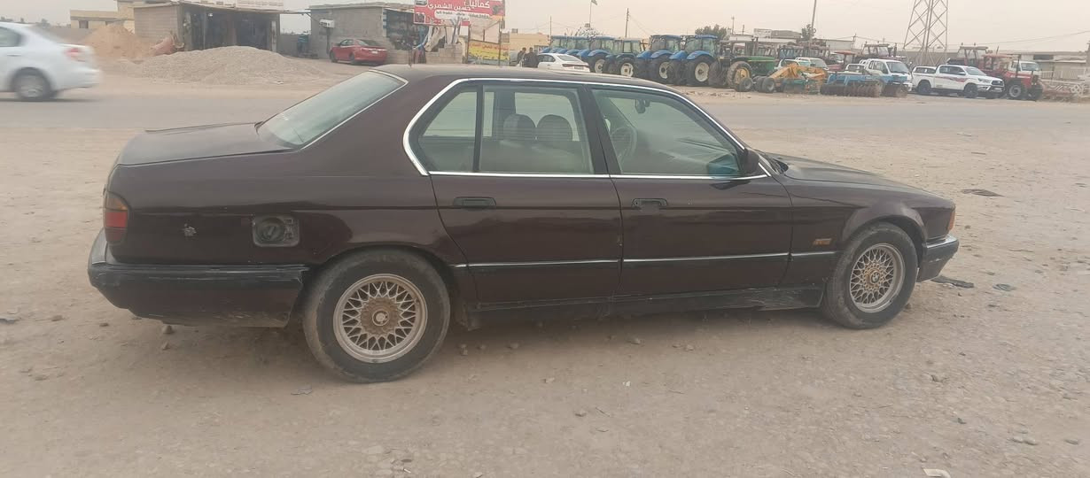 سلام عليكم سياره بيم موديل 91رقم بغداد تحويل مباشر سنويه جديده كير مكينه جديد  حدداديه جديد جاهز اللخير مابيه اي نقص ابد مكان السياره واسط الزبيديه اتصل ***********
