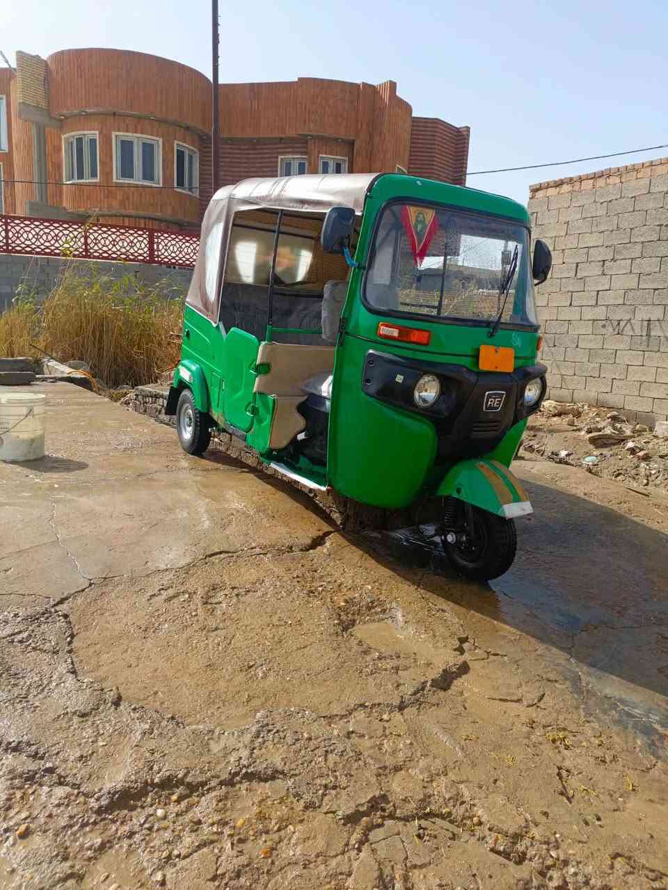 السلام عليكم 
للبيع مديل 22 
رقم كربلاء راعيهاا بناصريه يريد مداور 
مكينه كفاله 
كشر بي ضربه بلغد ومرجعه 
جاهزه من كلشي 
اخم تاير. جديد 
جادر جديد 
كهربائيات كامله كلها شغاله 
السعر 7800 وبيهاا مجال 
اتصال ***********
