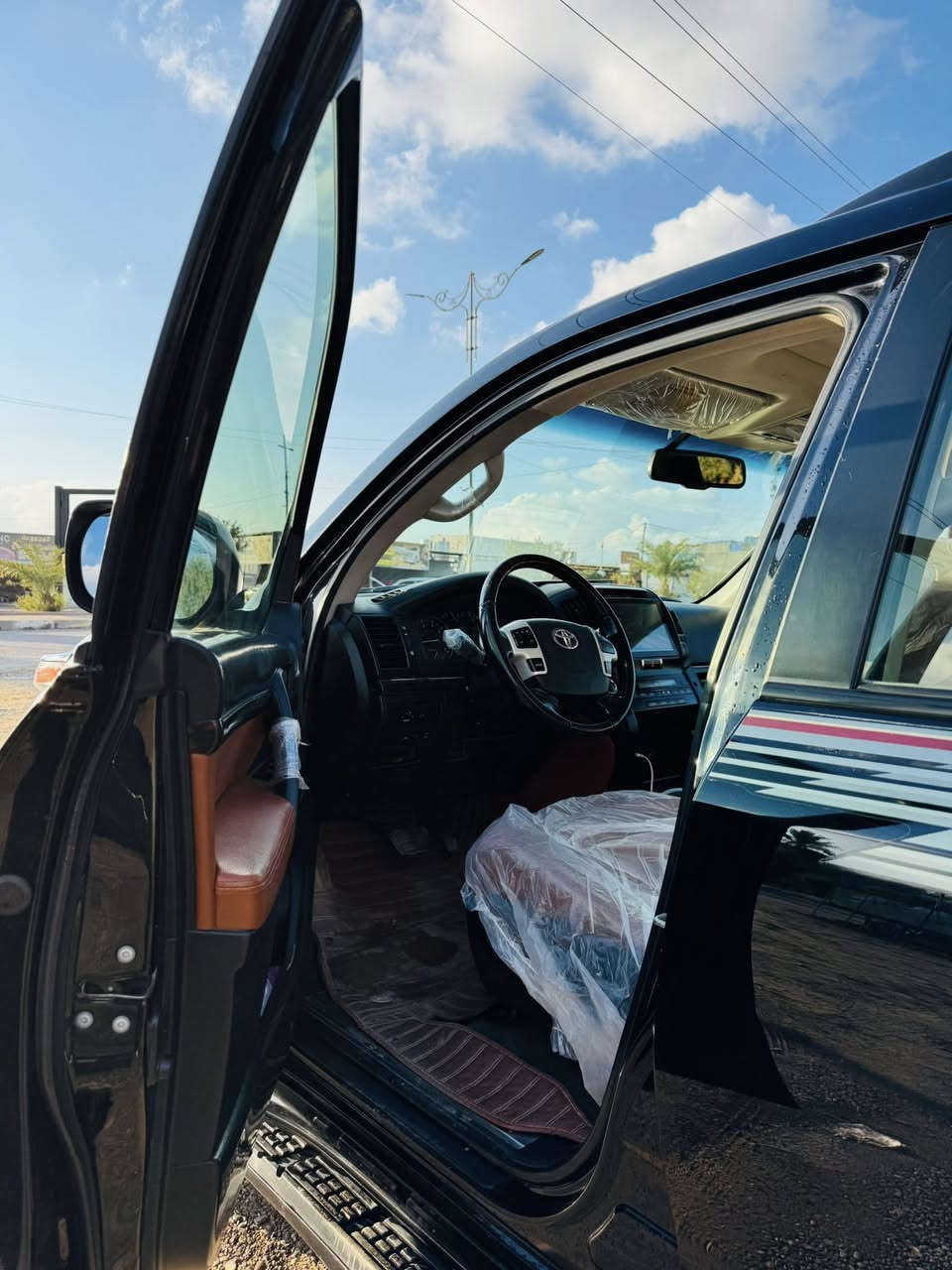 السلام عليكم لاندگروز 2013  / GXR V6

سيارة داخلها مشمشي 

راس البنيد فقط بي صبغ

***********
