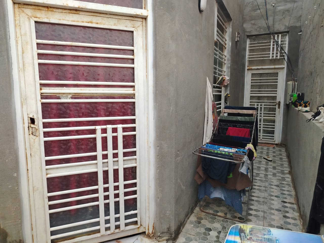 سلام عليكم بيت لبيع سعر 35 قفل بدون تفاوض مساحه 100 متر قريب على شارع العام بناء حديث طابوق سند 25 زراعي العنوان تقيه ساحه توديع مقابله حسينية باب الحوائج الاستفسار واتساب ***********
