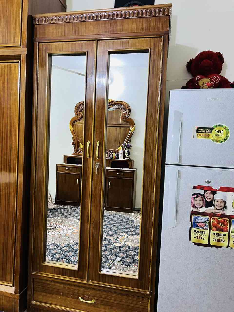 السلام عليكم غرفه نوم شغل درجه اولئ كلفتني اكثر من 3 ونص الله شاهد بس عتازيت فلوس لغرفه اي ضرر مابيها قبل 8 اشهر سويتها 

رايدها مليونين و700 وبيها مجال حك لجيه بس المكان بغداد الدوره 

***********

