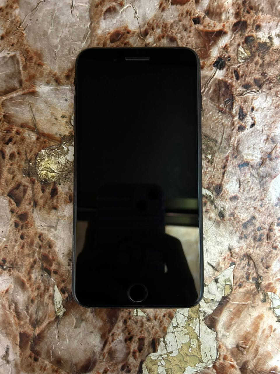 للبيع ايفون 7 Plus بلاس ذاكره 128 جهاز وكاله مبدل شاشه فقط وبطاريته 68 جهاز نضافته 85 بس ضهره تعبان سعره 85 وبيء مجال الاستفسار ***********
