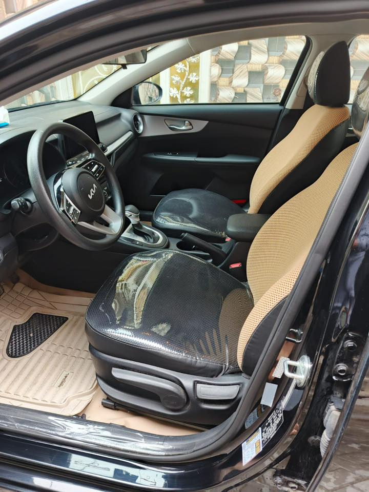 كيه فورتي موديل 24 امريكي
بيه باب وجاملغ فقط بدون دواخل 

سياره حيل نظيفه ومتعوب عليه وجاهزه بدون اي صرف

مكاني بغداد بالمدينه 

عارضه ب165$  وبيه مجال 

***********
