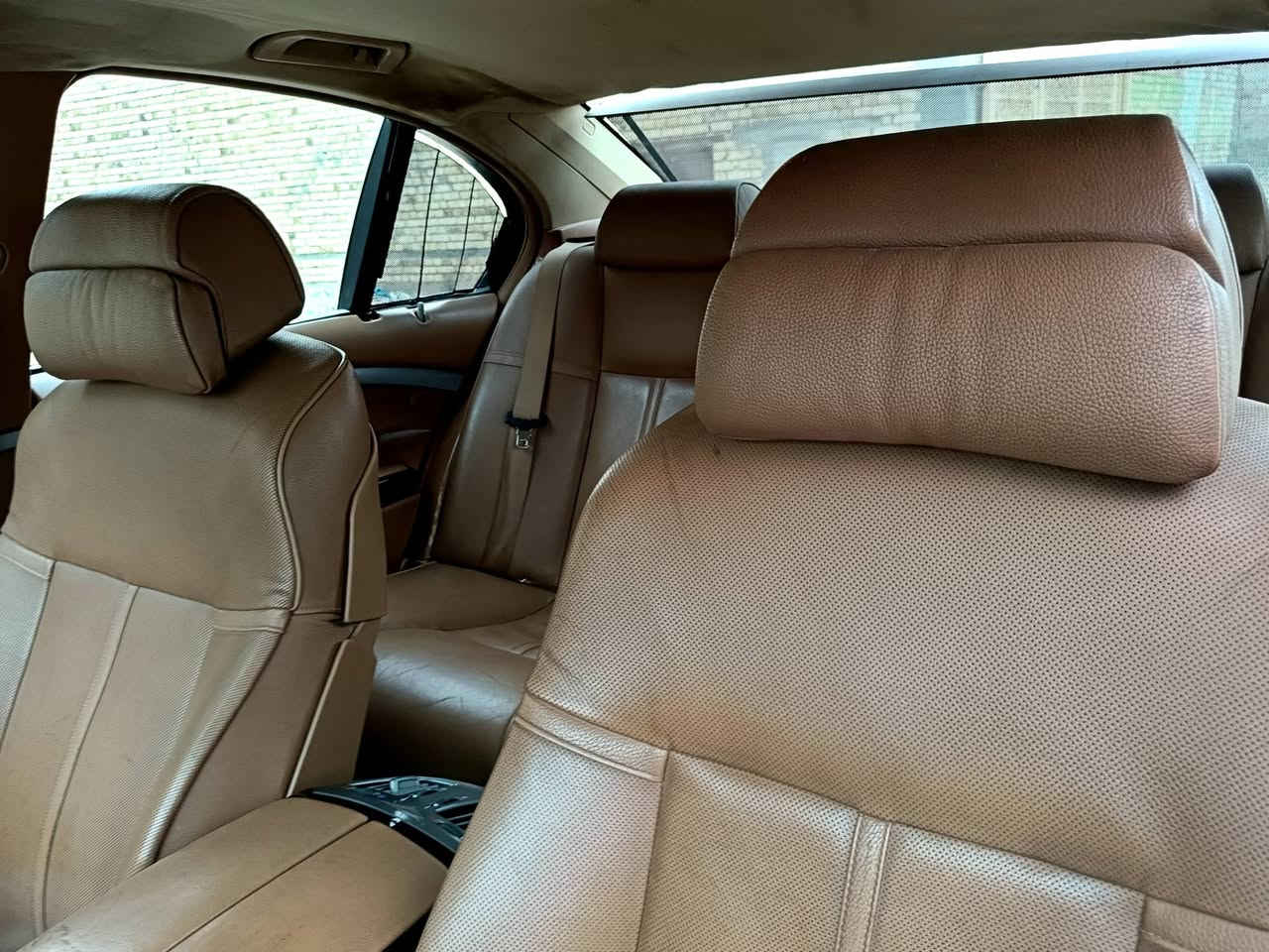 السلام عليكم
بي ام باخره موديل 2008 فول مواصفات 
السياره مكفوله من الكص والصبغ 
تحكم استرن 
كشنات خزن 
رادار حساس خلفي امامي
وارد ياباني 
مكينه كير  تخم تاير جديد 
تبريد ثلج تدفىئه باكشنان 
فول مواصفات معروفه الباخره
فتحه طكتين 
جنطه شفط 
بيبان شفط 
كشنات كلها كهرباء + جلد 
متومه على وحده فقط ارقام + سنويه ع الشاصي  
السعر 75
رقم تلفون ***********
