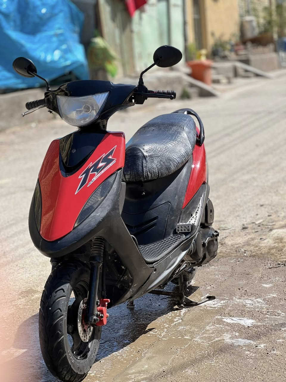 س ع ماكس عدله 120 للبيع 49 بلادي
مكينه خرسه وناعمه شلعه معدل 110 شرط كهربائيات 

كلها شغاله لايت عالي ناصي بك لايت اشاير زوج تاير جديد 

نكره بكل وقت سلف هندر 

سعر 600 بيها مجال للشراي *********** شطره
