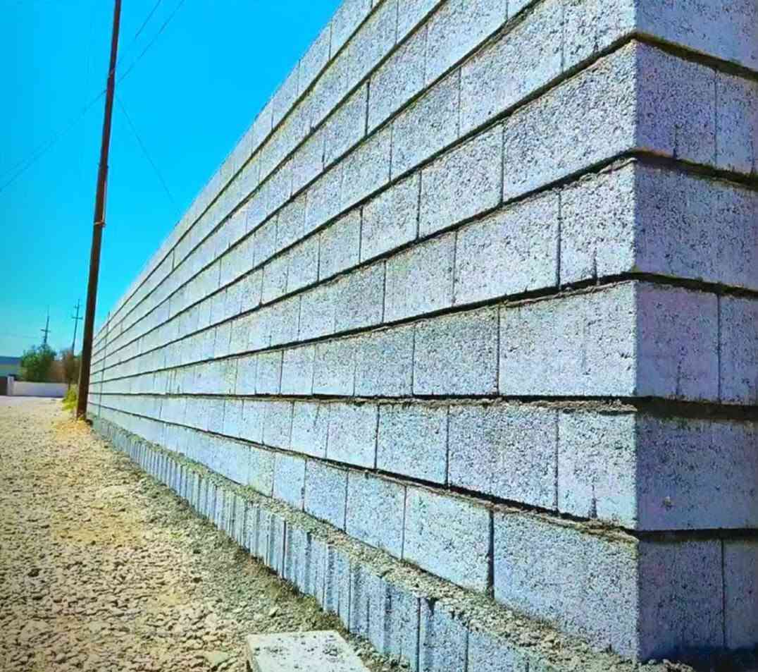 سلام عليكم ورحمه الله وبركاته  اخوان بنا بلوك درجه وله وبنا حجر تصال ***********
