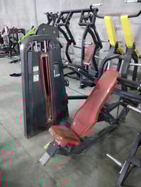 ضغط أكتاف مائل • مخازن ركن رياضي • توصيل