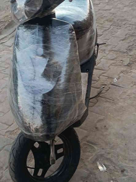 السلام عليكم دراجة رياضي للبيع
الدراجه اوراق ما مفتوحه كهربائيات شغاله سلف شغال نقص فقط باتري السعر ٣٥٠ وبيه مجال المكان حي العامل شارع عكش الاتصال *********** او واتساب 
باتري
