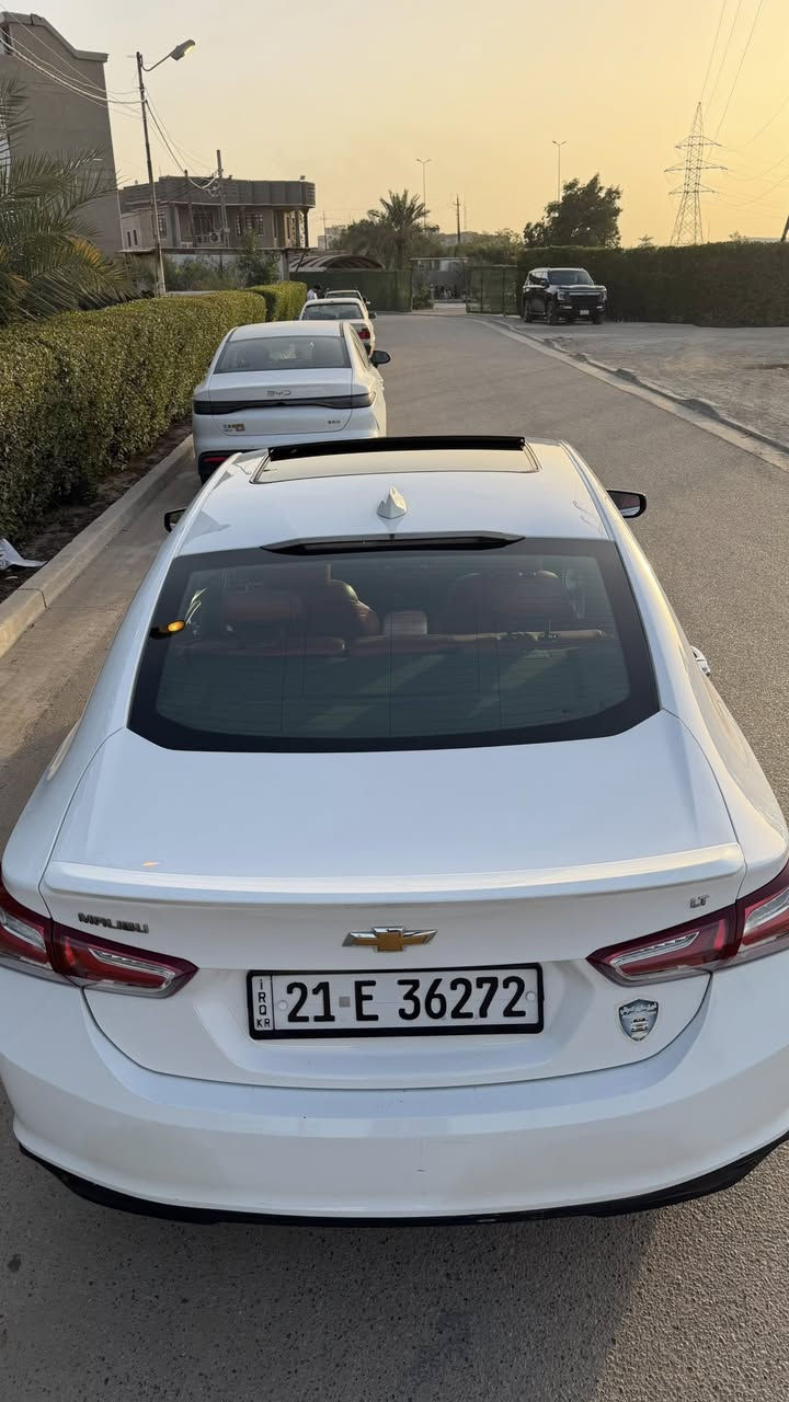 ماليبو 2019 Lt2 لون ابيض تجي فول مواصفات رقم سليمانية دولي باسمي شرط تحويل ماشيه 90 المواصفات 
بانوراما طكتين 
 بصمة تشغيل 
 بصمة ابواب 
 رادارات جانبيه
 حساسات خلفية 
 شاشه ١٠ انج تدعم كاربلي 
 كامره خلفيه دواره 
 اوتو ستوب 
 كشنات تدفئه 
 كشنات كهرباء 
 تشغيل عن بعد 
 كروز سرعه وتحديد مسار وتحكمات جهتين 
 تخم اطارات جديد 
 تبريد قطعتين امامي وخلفي ثلج 
 ليد نهاري وليلي 
الحادث جداً بسيط بابين مبدل نفس اللون مثل ماوضح بالصورة وسيارة نصبة وكلش نظيفة ع ايدي 
بغداد الدورة  
للاستفسار***********  واتس اب واتصال
