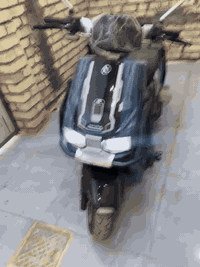 دراجه شحن للبيع استعمال ايام قليله 
بعده جديده سعره مليون وبيه مجال حك الجيه 
ما متواجد عل فيس فقط وتساب او تصال 
*********** مكاني بغداد
